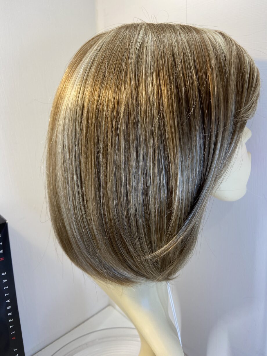 New blonde wig. Bbllm497