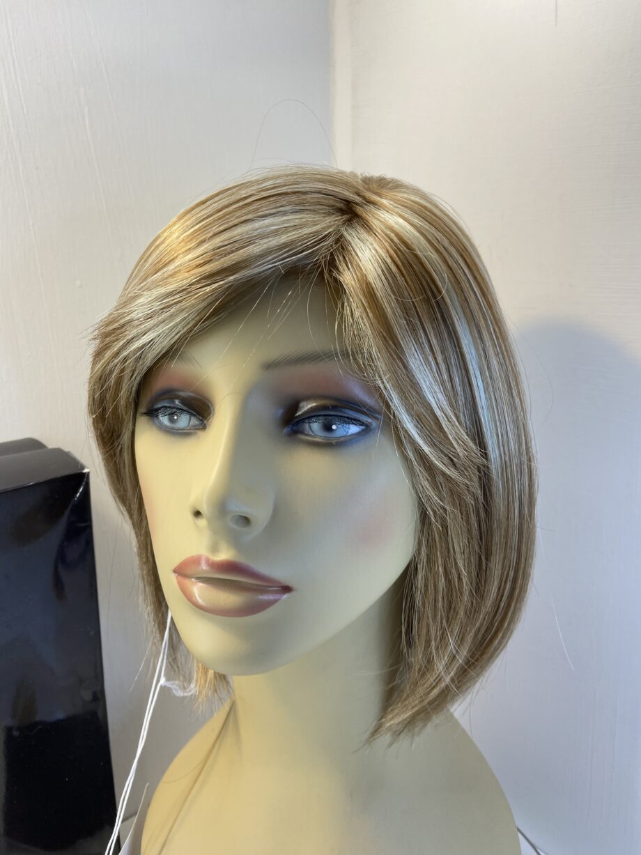 New blonde wig. Bblms496