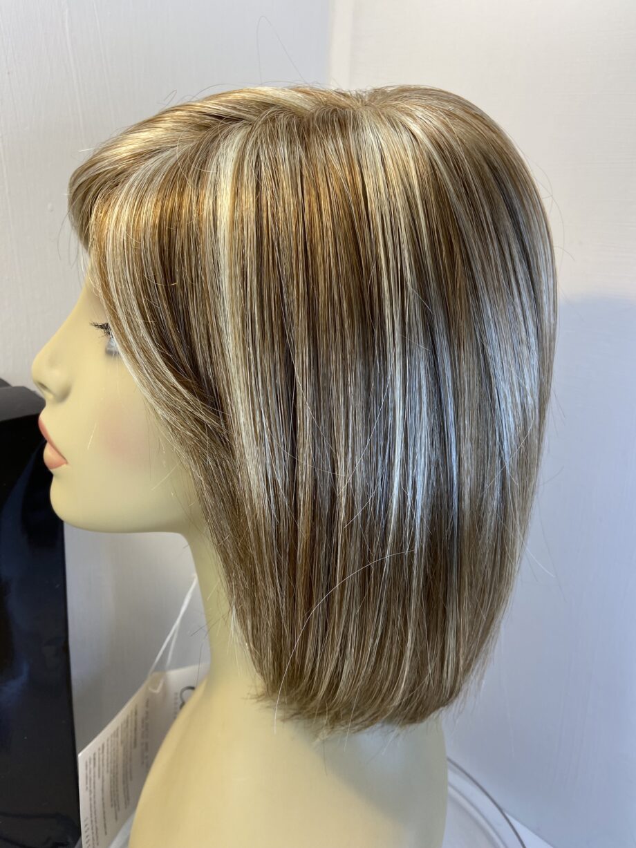 New blonde wig. Bblms496