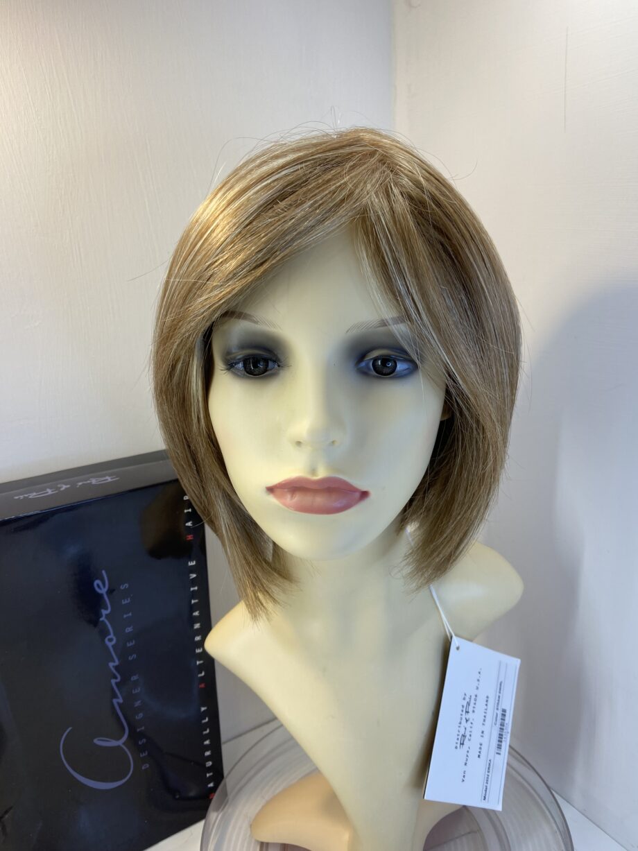 New blonde highlighted wig. Bblms495