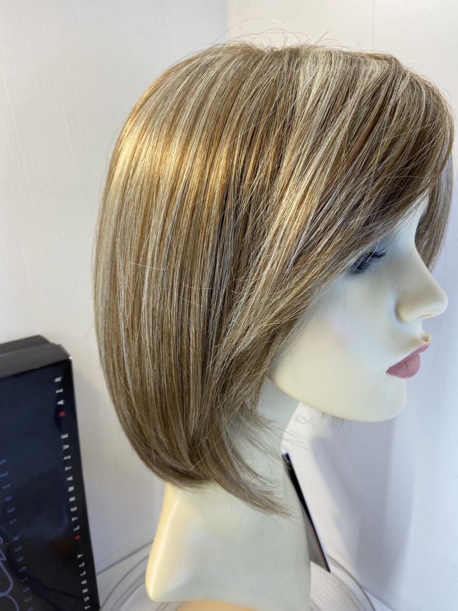 New blonde highlighted wig. Bblms495