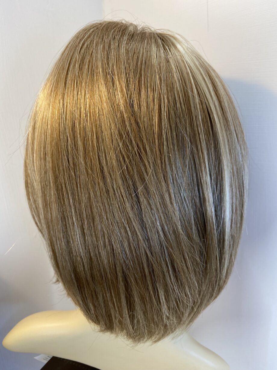New blonde highlighted wig. Bblms495