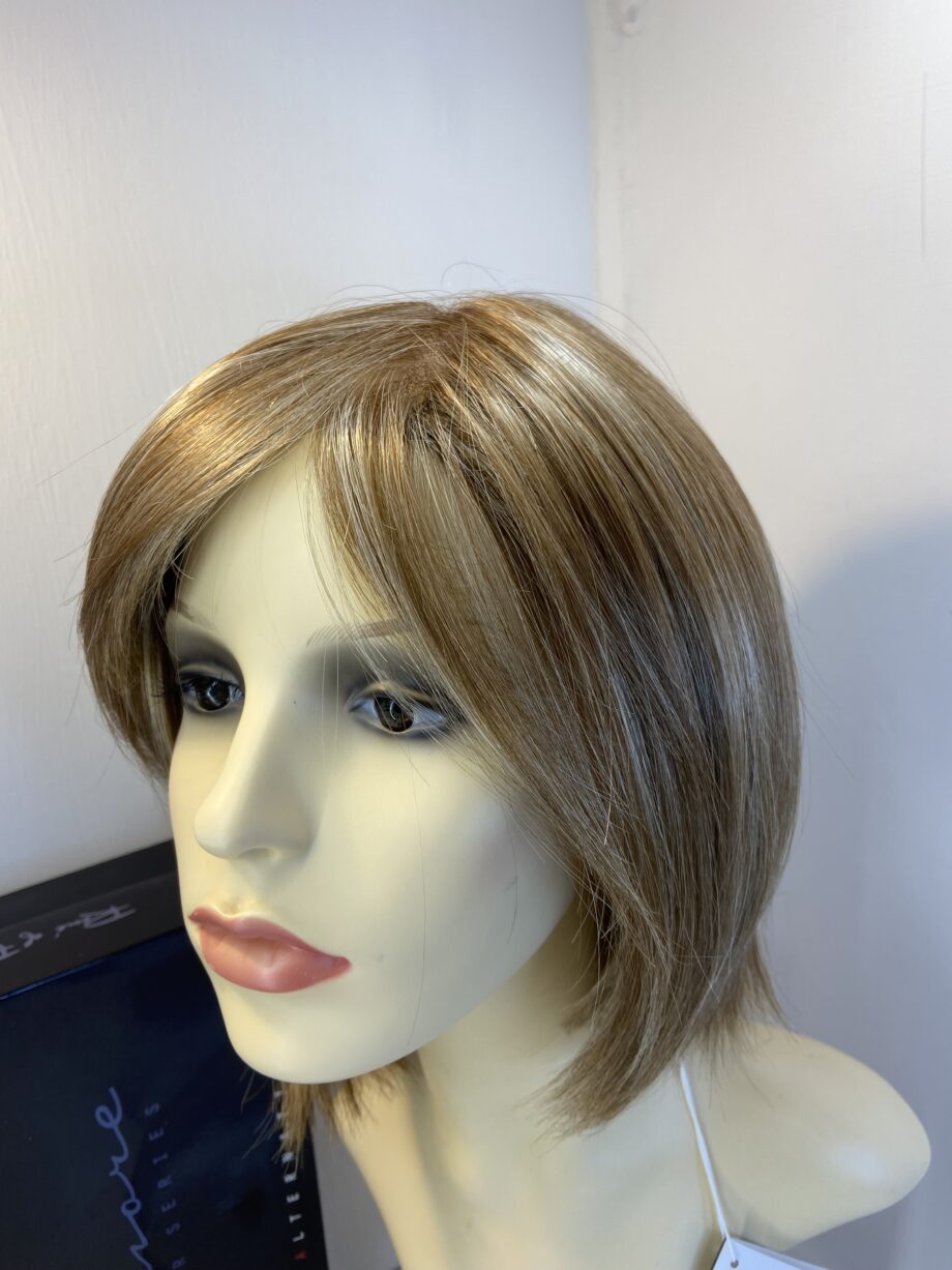 New blonde highlighted wig. Bblms495