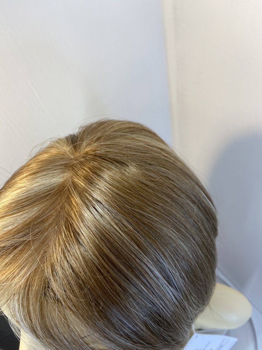 New blonde highlighted wig. Bblms495