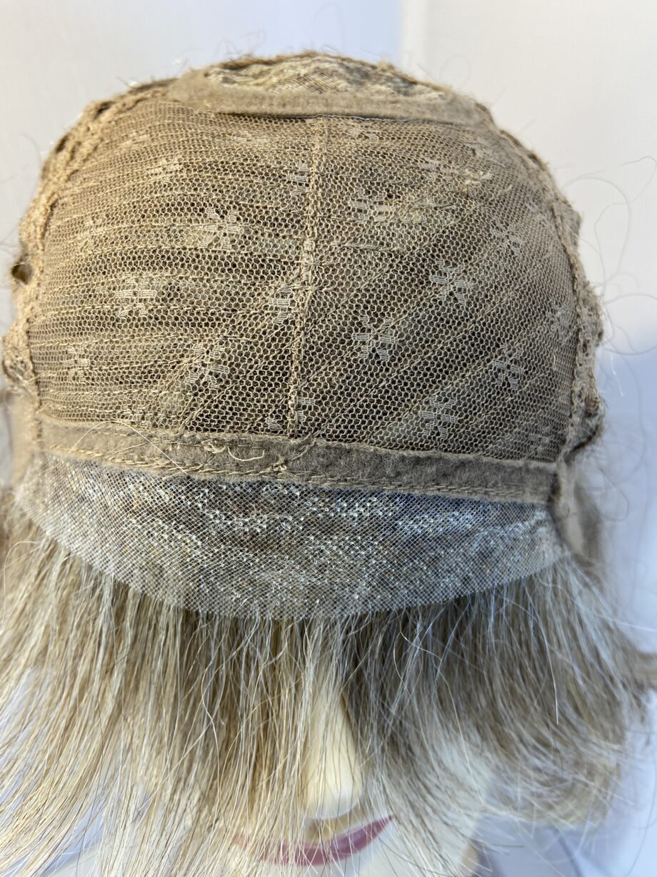 Long blonde wavy wig. Bbllw501
