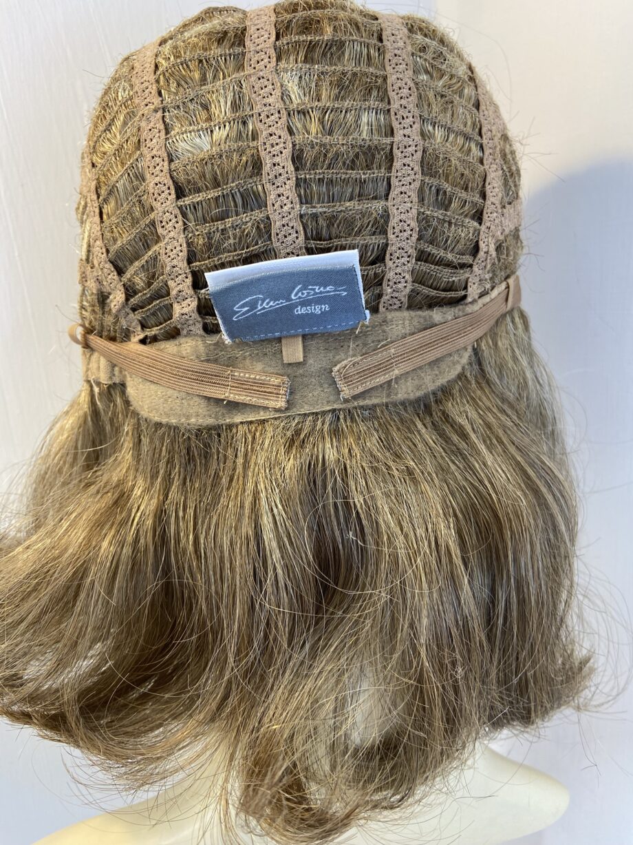 Long blonde wavy wig. Bbllw501