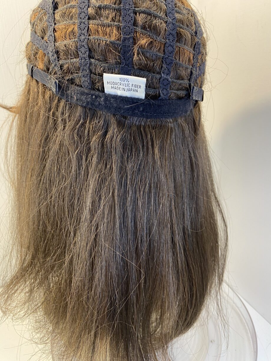 Long brown wig. Brls814