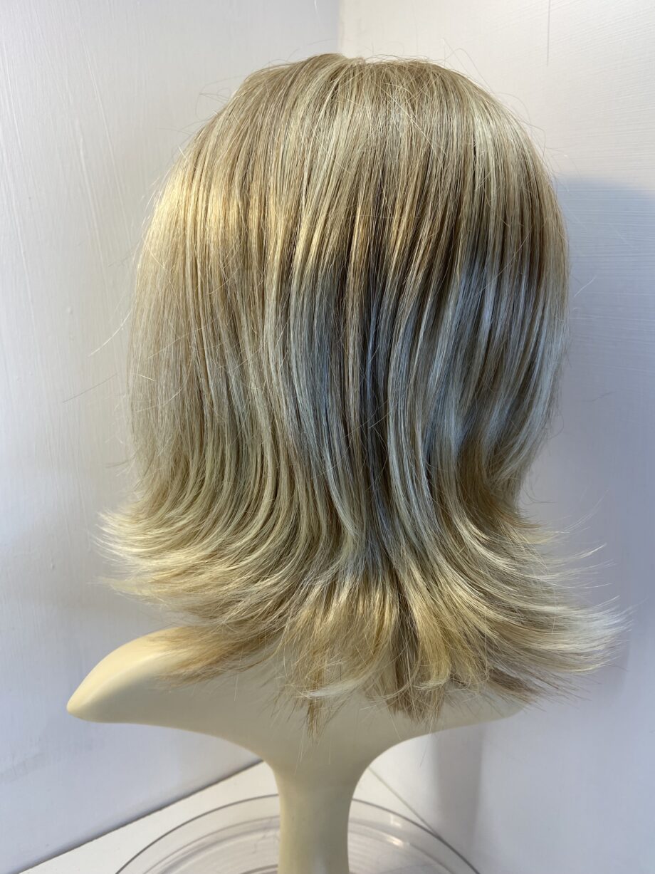 Stunning soft blonde wig. Blmw815