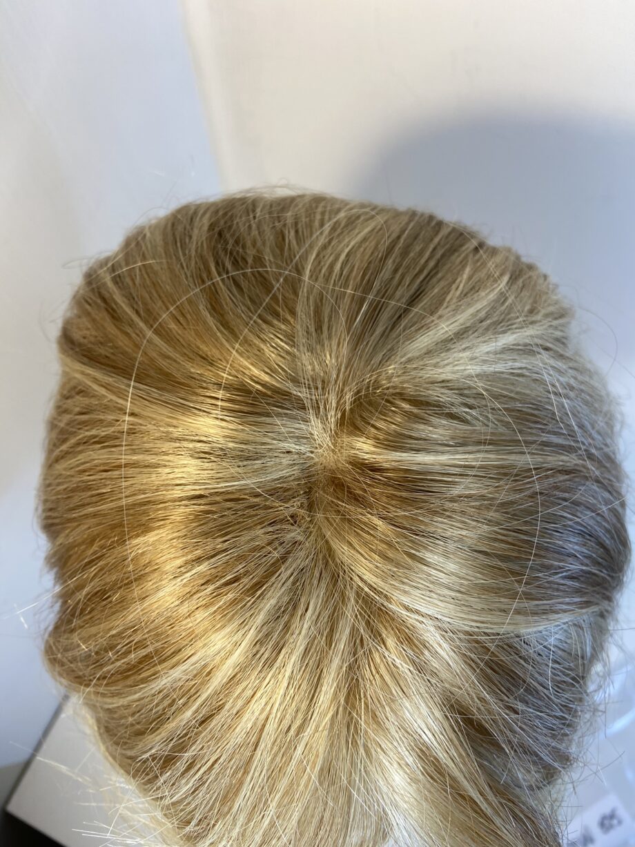 Stunning soft blonde wig. Blmw815