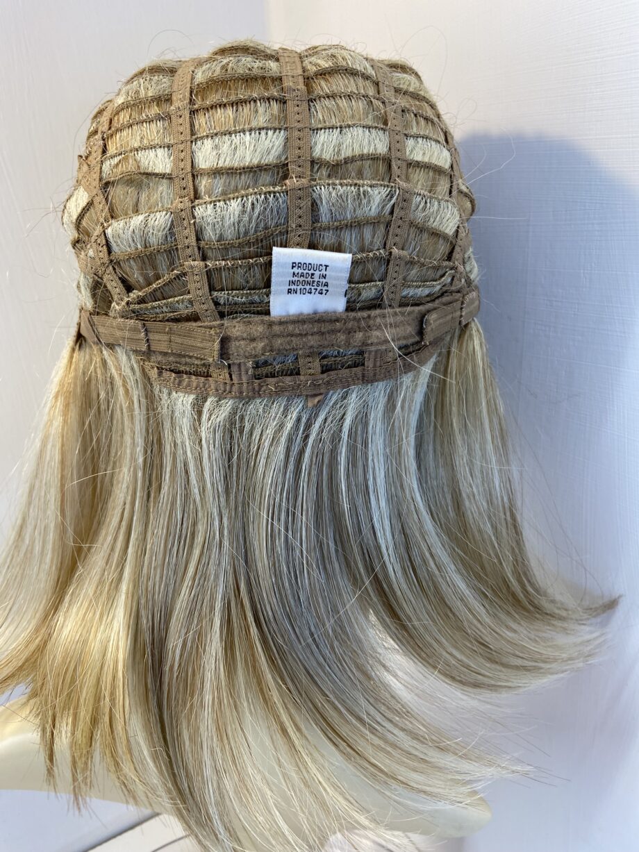 Stunning soft blonde wig. Blmw815
