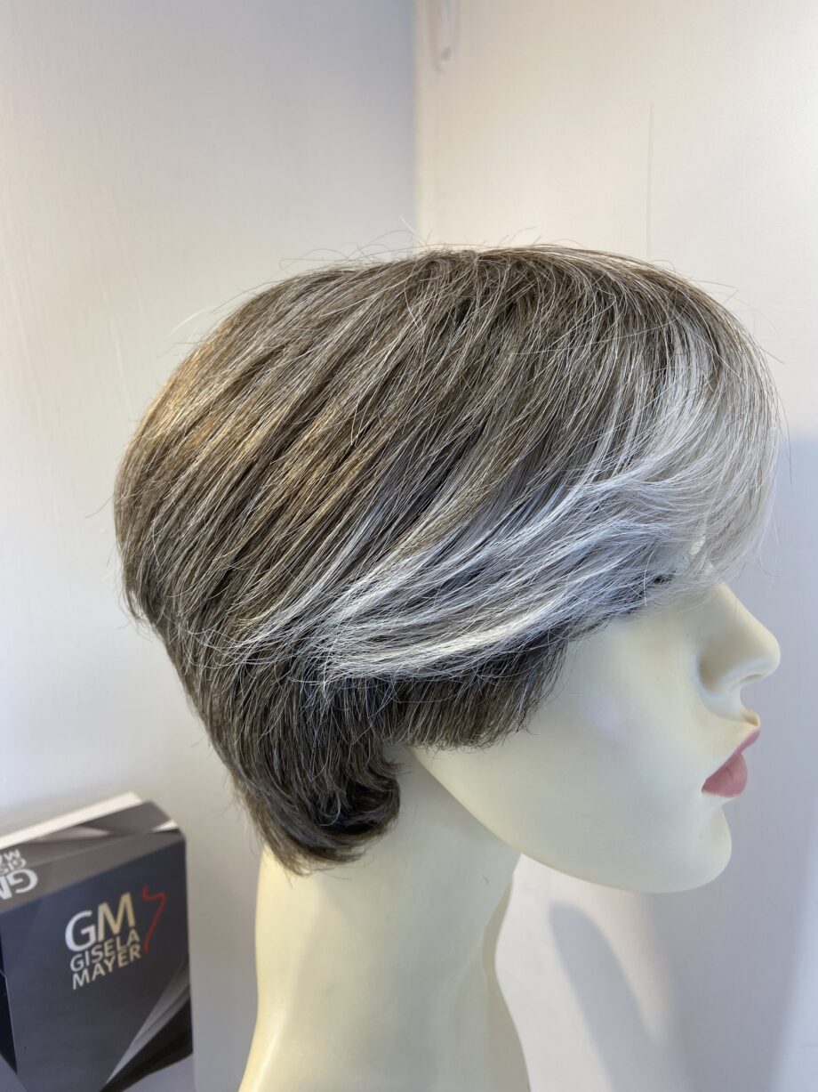 Ash blonde /grey/ silver flash. Bgss494