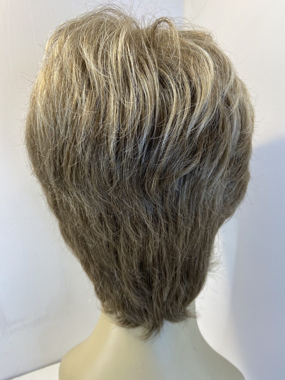 Beautiful Blonde short stylish wig. Blss818