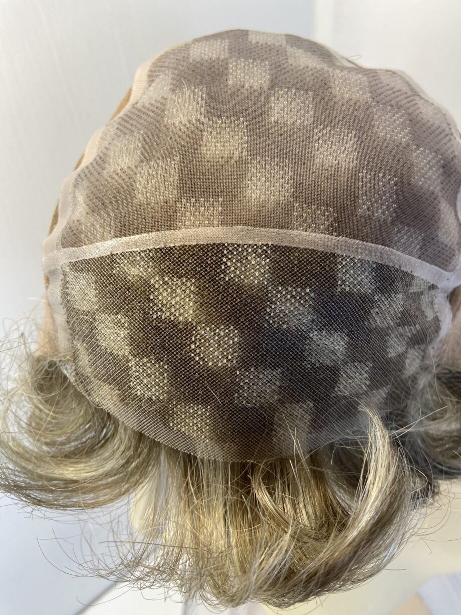 Short designer blonde wig. Blsw819