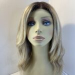 Beautiful blonde rooted long wig. Bllw519