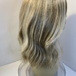 Beautiful blonde rooted long wig. Bllw519