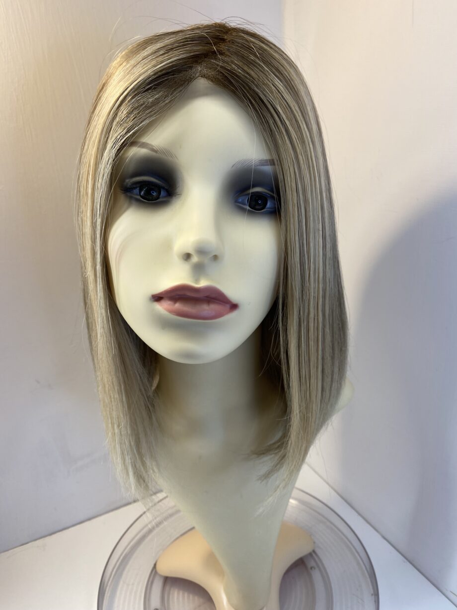 Rooted blonde long wig. Blls520