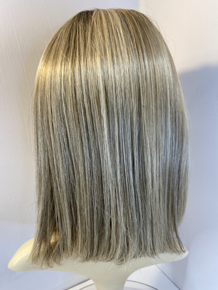 Rooted blonde long wig. Blls520