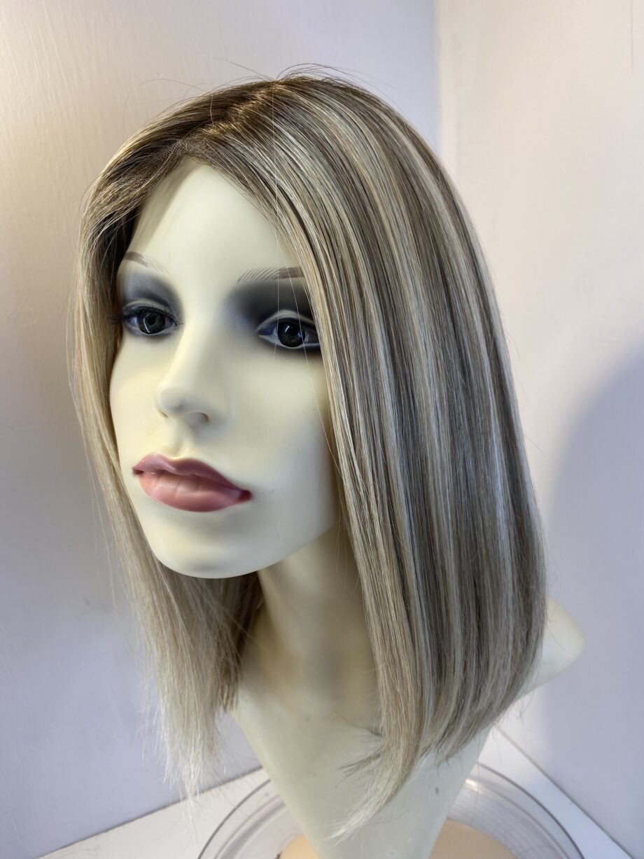 Rooted blonde long wig. Blls520