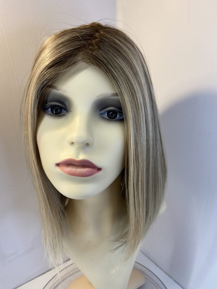 Rooted blonde long wig. Blls520
