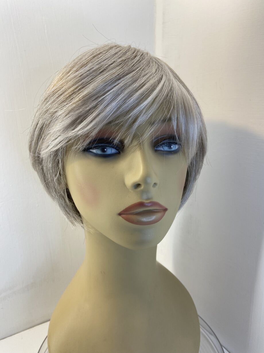 Gray stylish wig. Gms820