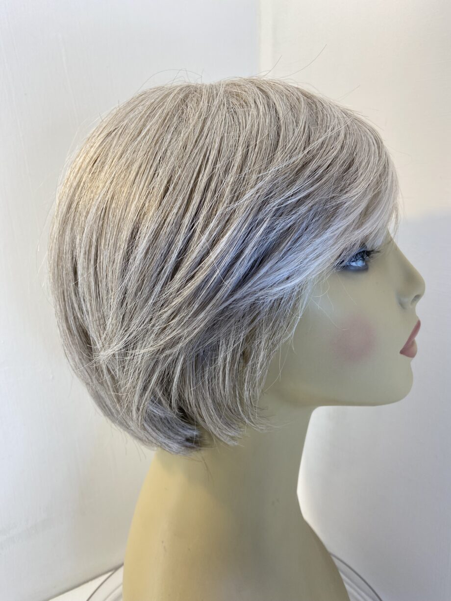 Gray stylish wig. Gms820