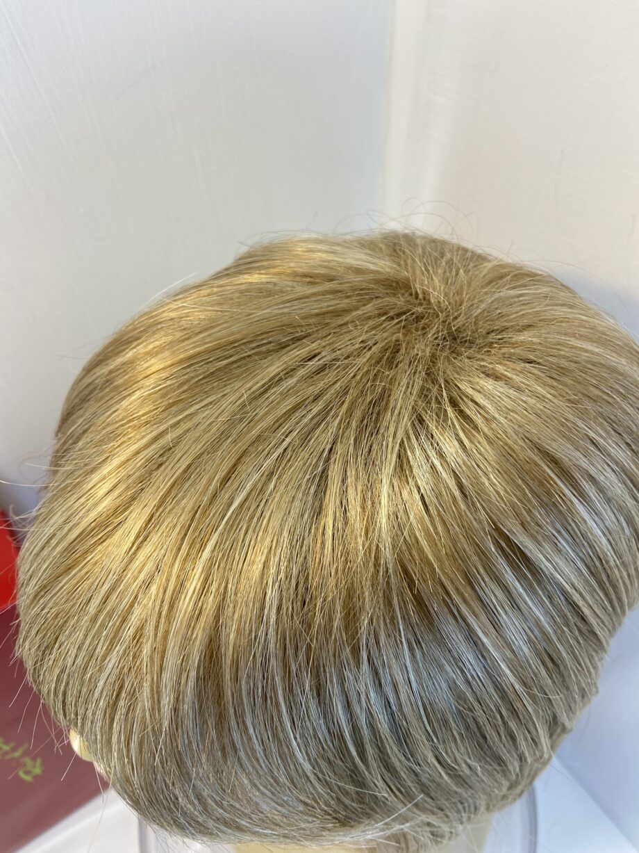 Blonde Rene of Paris wig. Bblms490