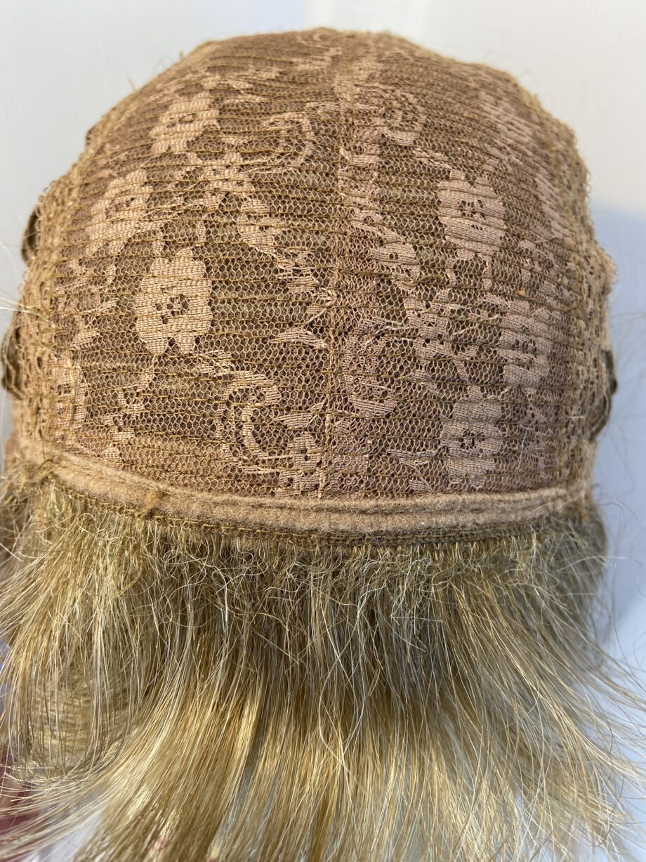 Blonde Rene of Paris wig. Bblms490