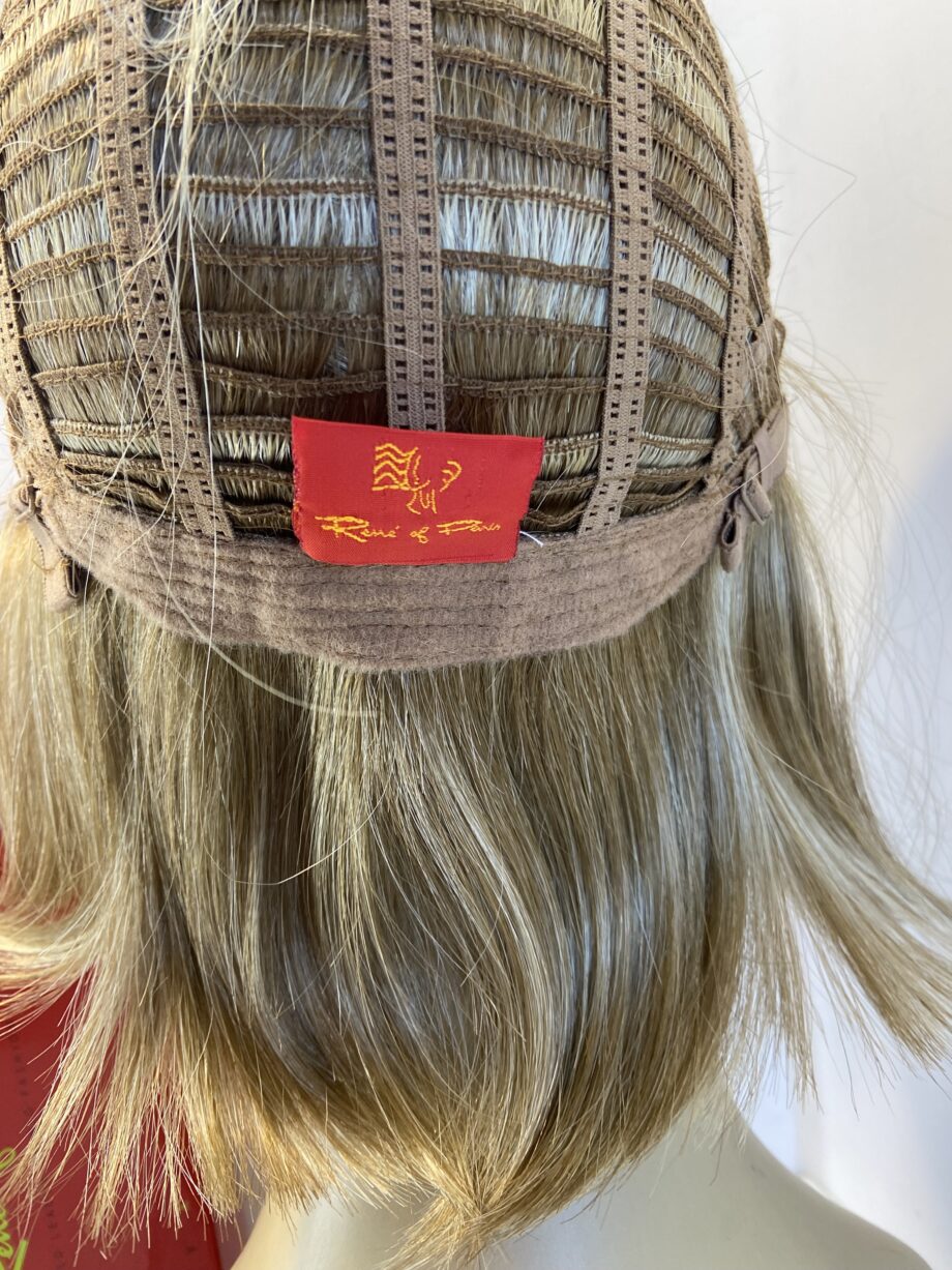 Blonde Rene of Paris wig. Bblms490