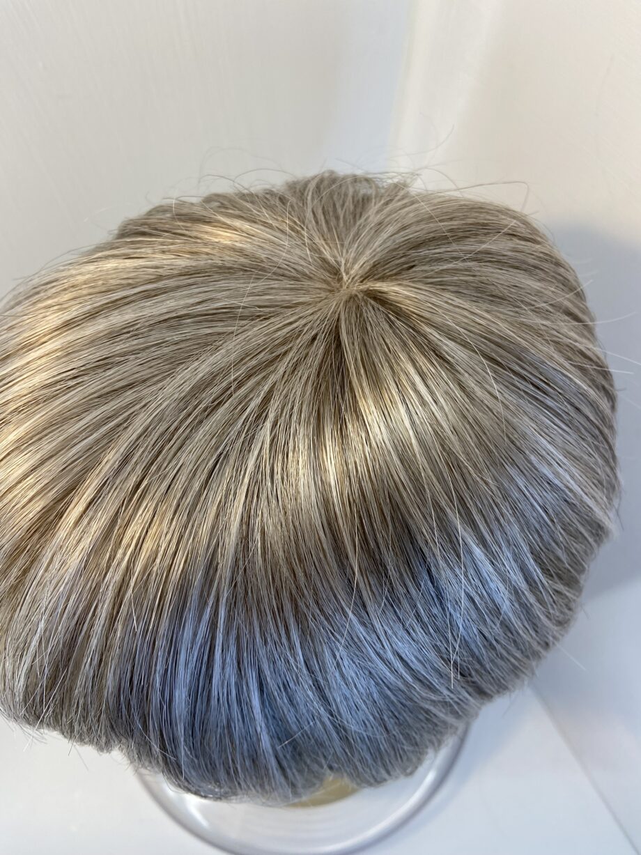 Silver grey short wig. Gss610