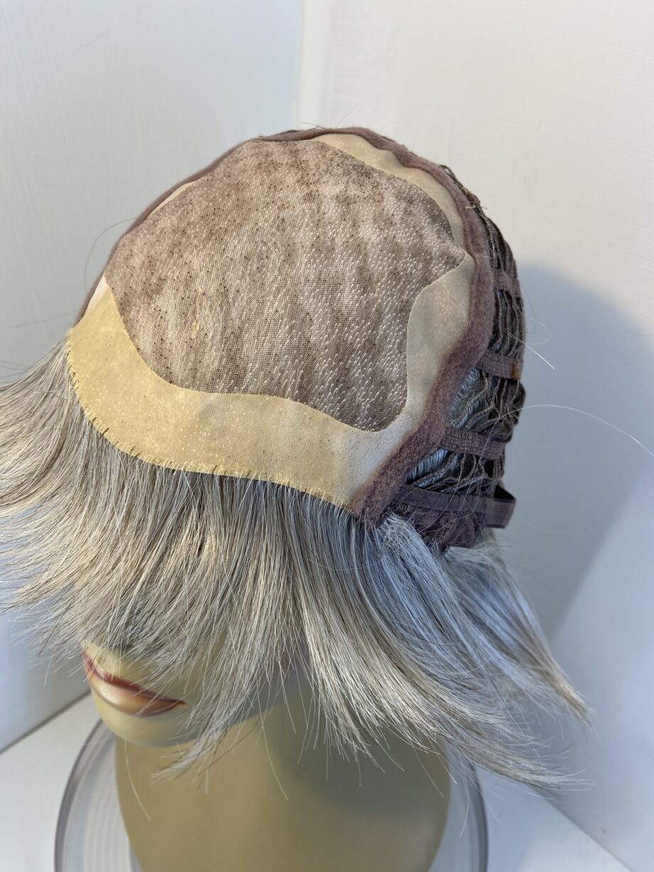 Silver grey short wig. Gss610