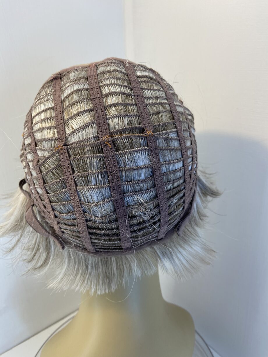 Silver grey short wig. Gss610