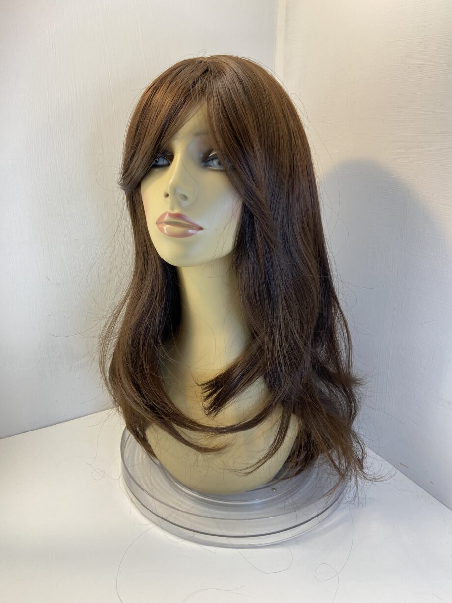 New long stunning brown boxed wig. Bbrls492