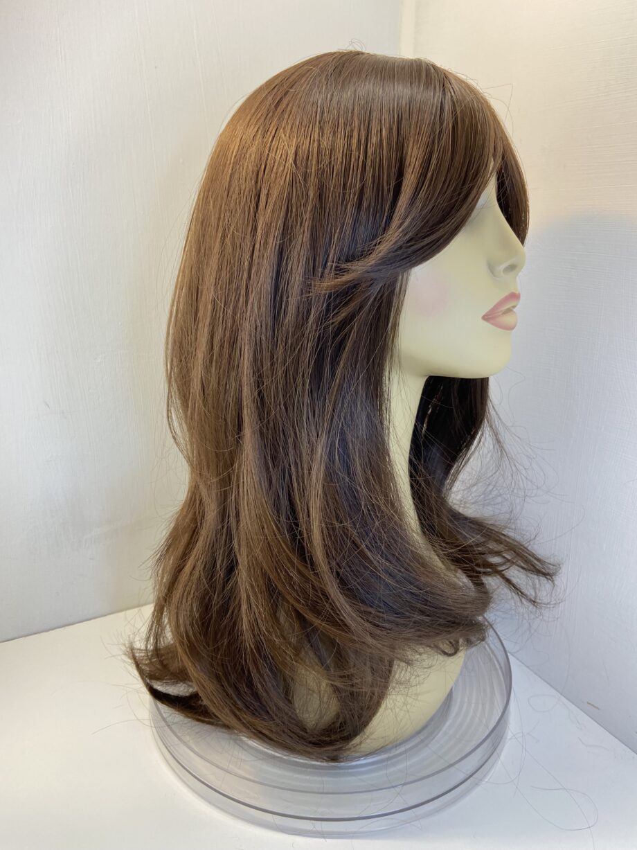 New long stunning brown boxed wig. Bbrls492