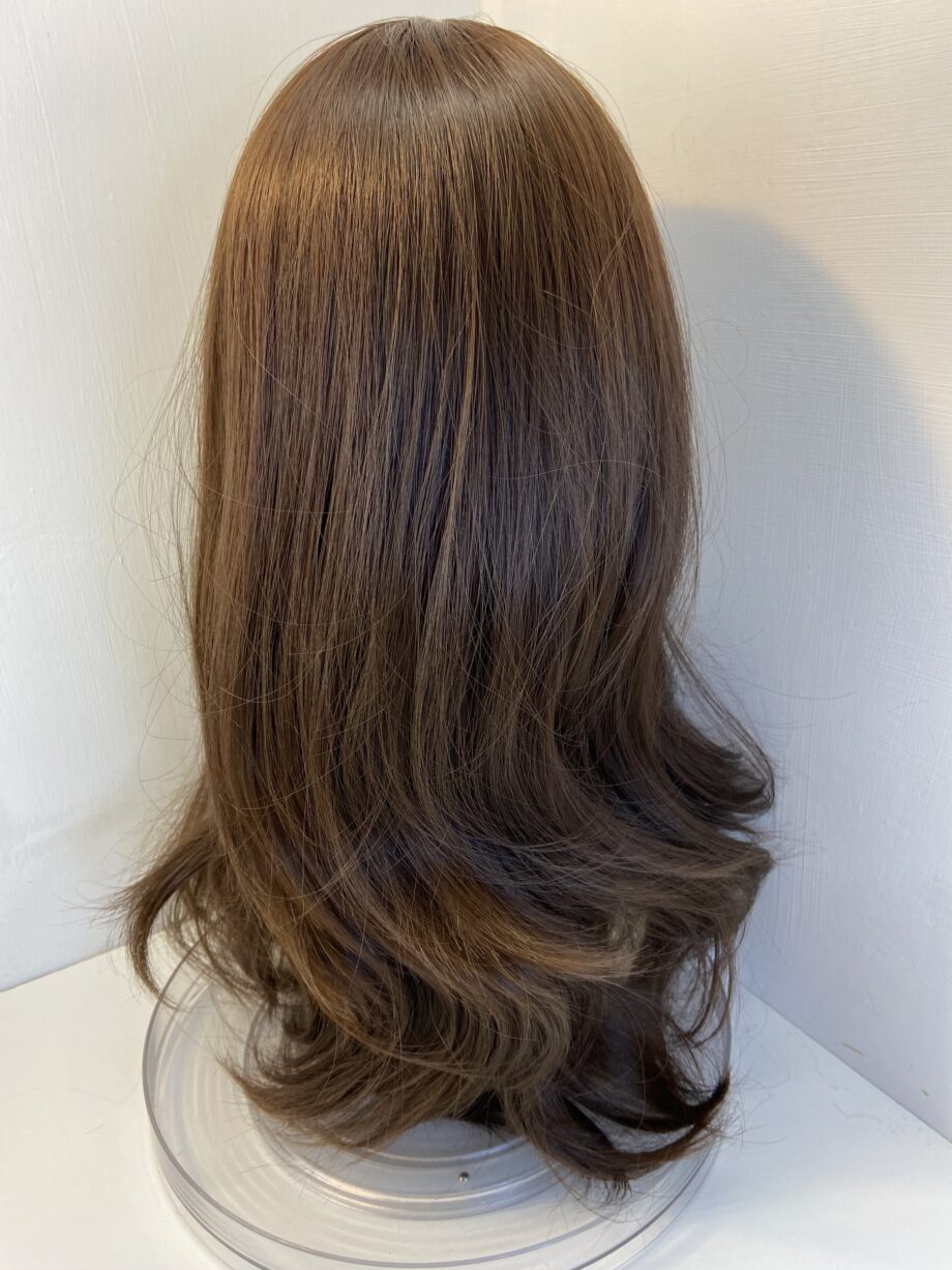 New long stunning brown boxed wig. Bbrls492