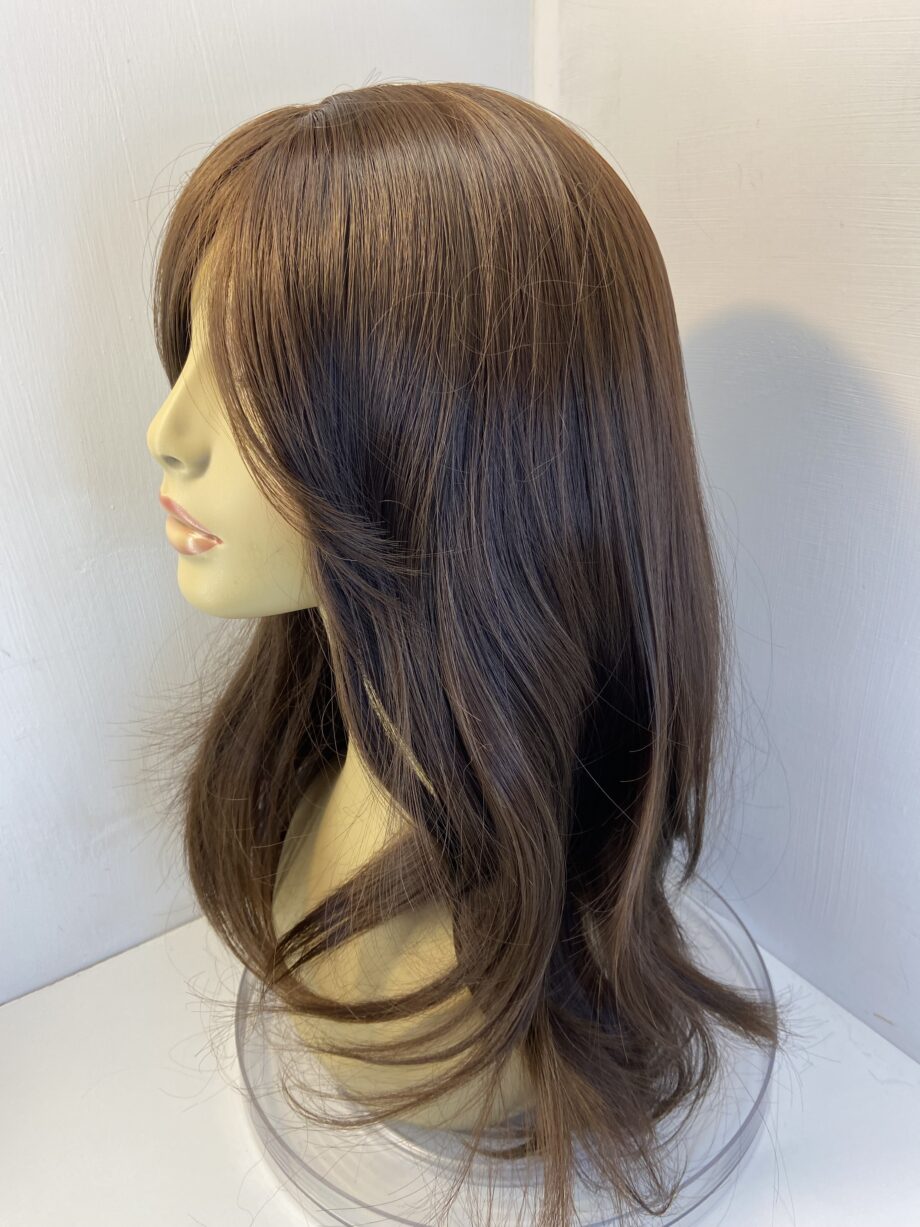New long stunning brown boxed wig. Bbrls492