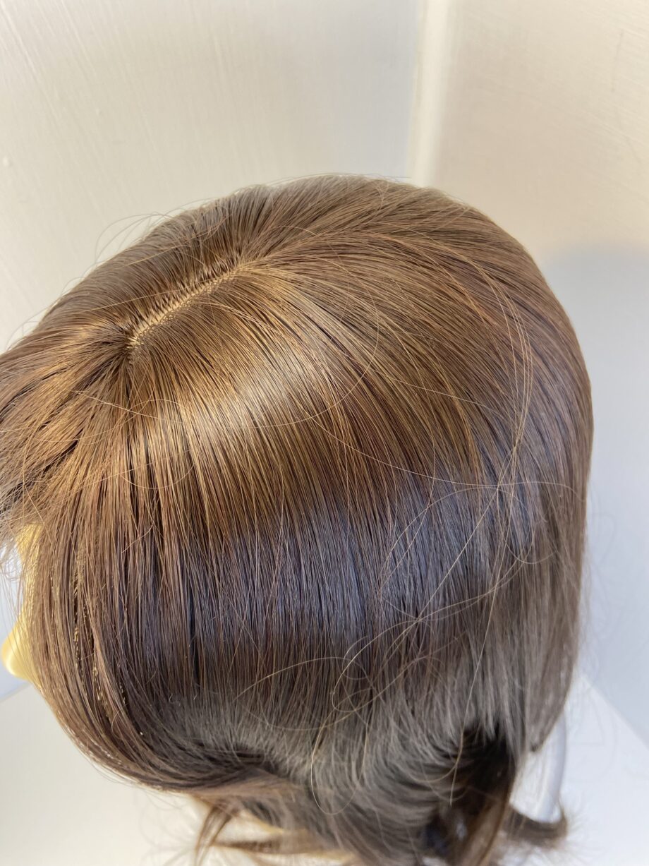 New long stunning brown boxed wig. Bbrls492