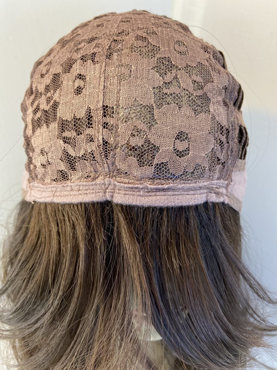 New long stunning brown boxed wig. Bbrls492
