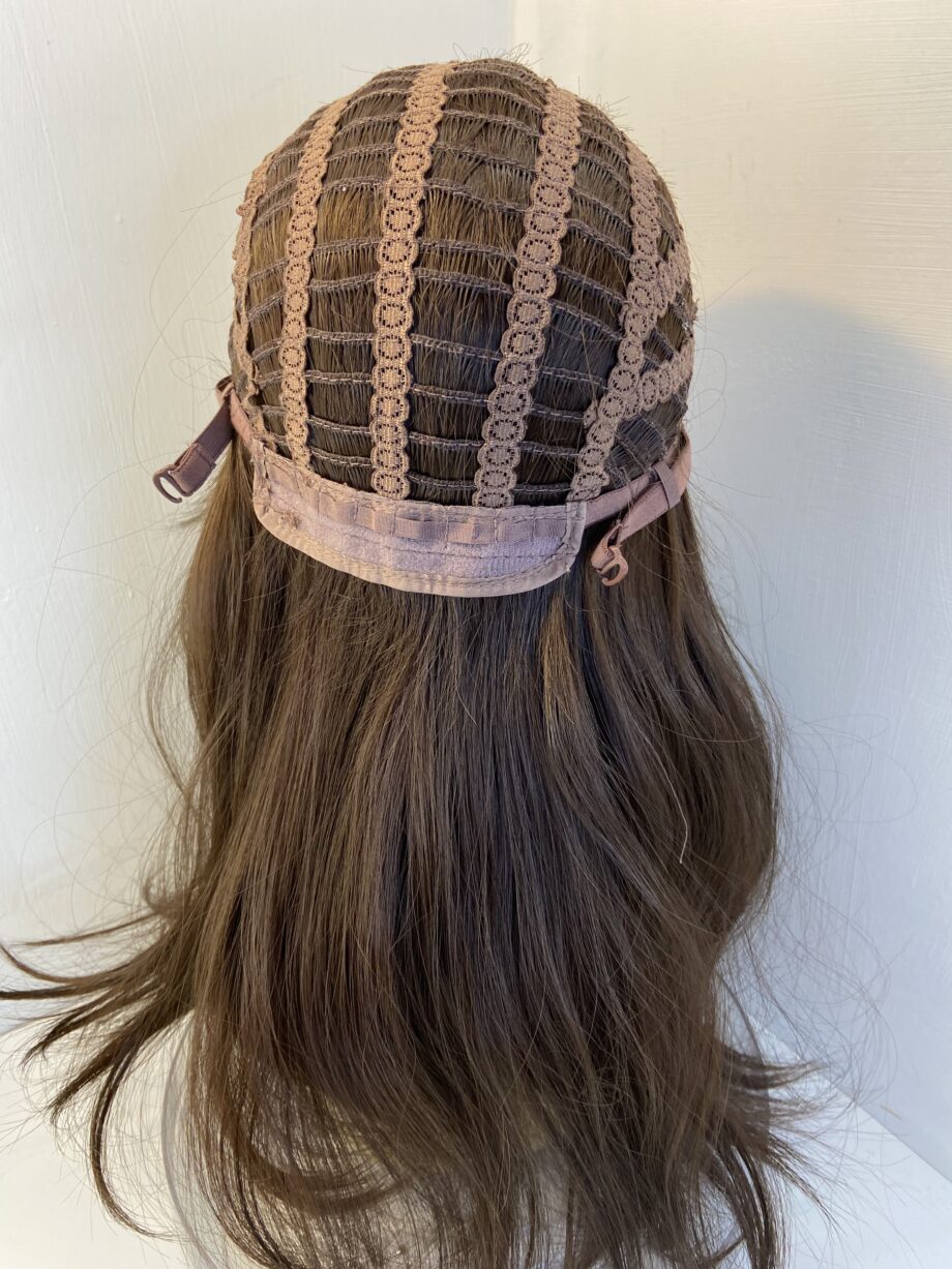 New long stunning brown boxed wig. Bbrls492