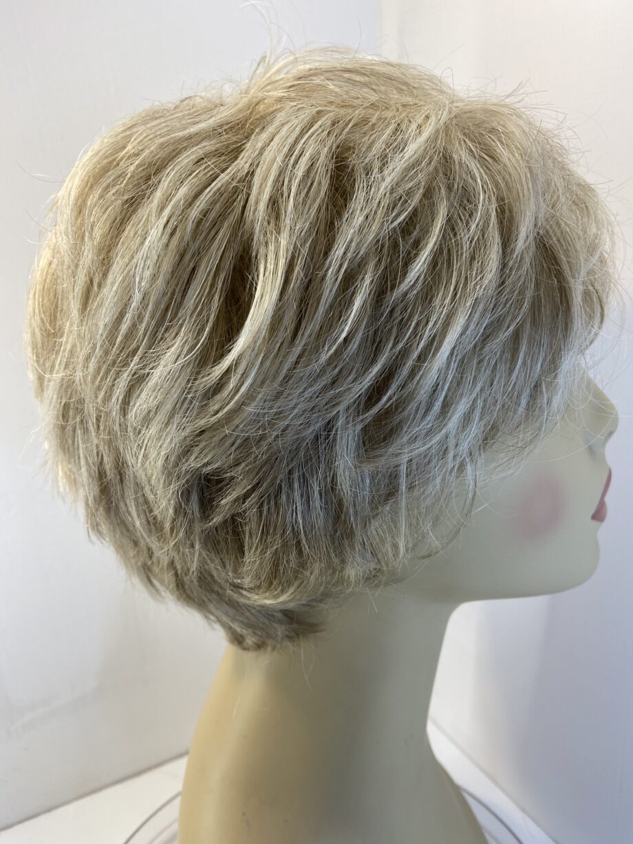 Short blonde soft wig. Blsw615