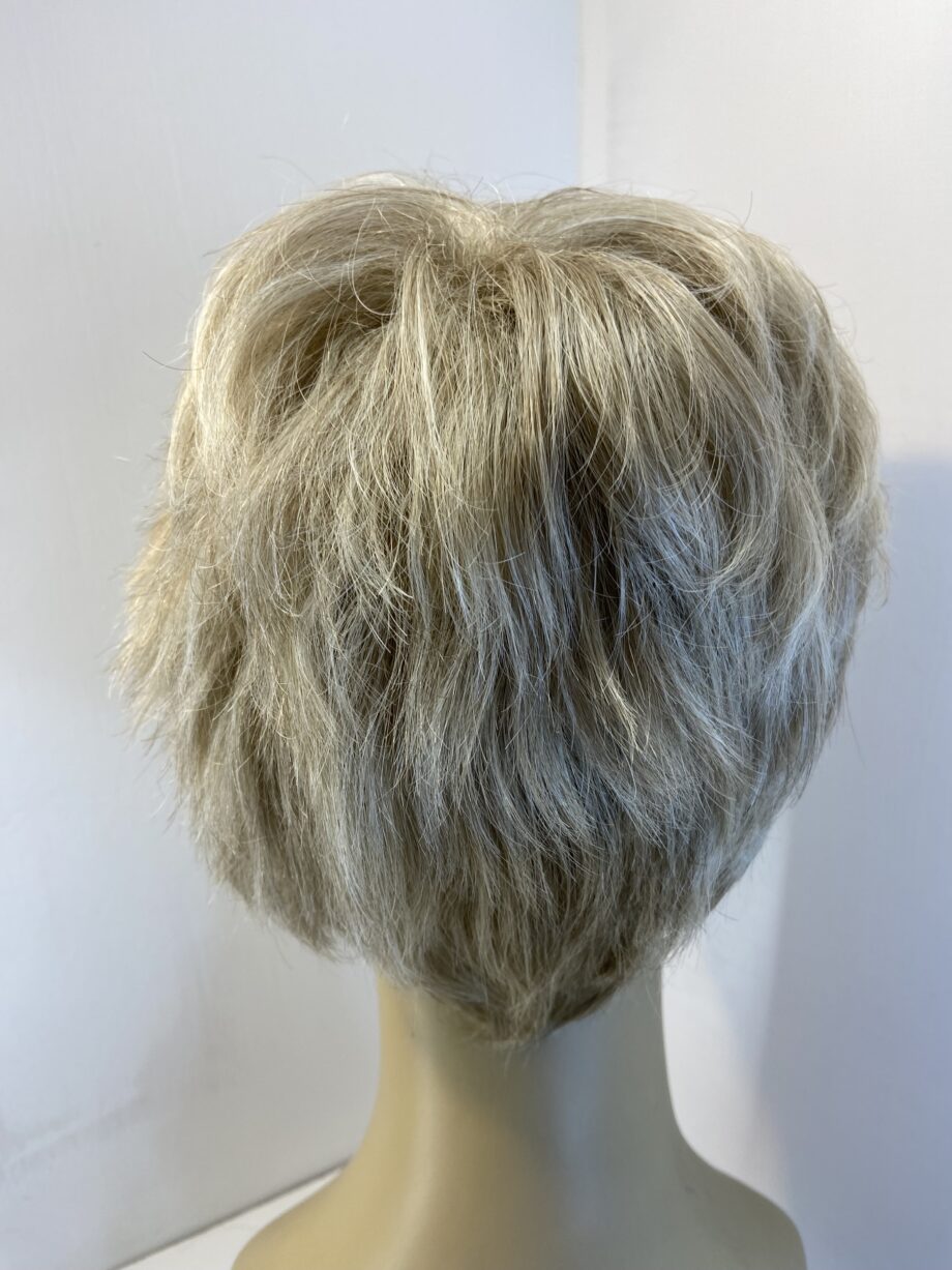Short blonde soft wig. Blsw615