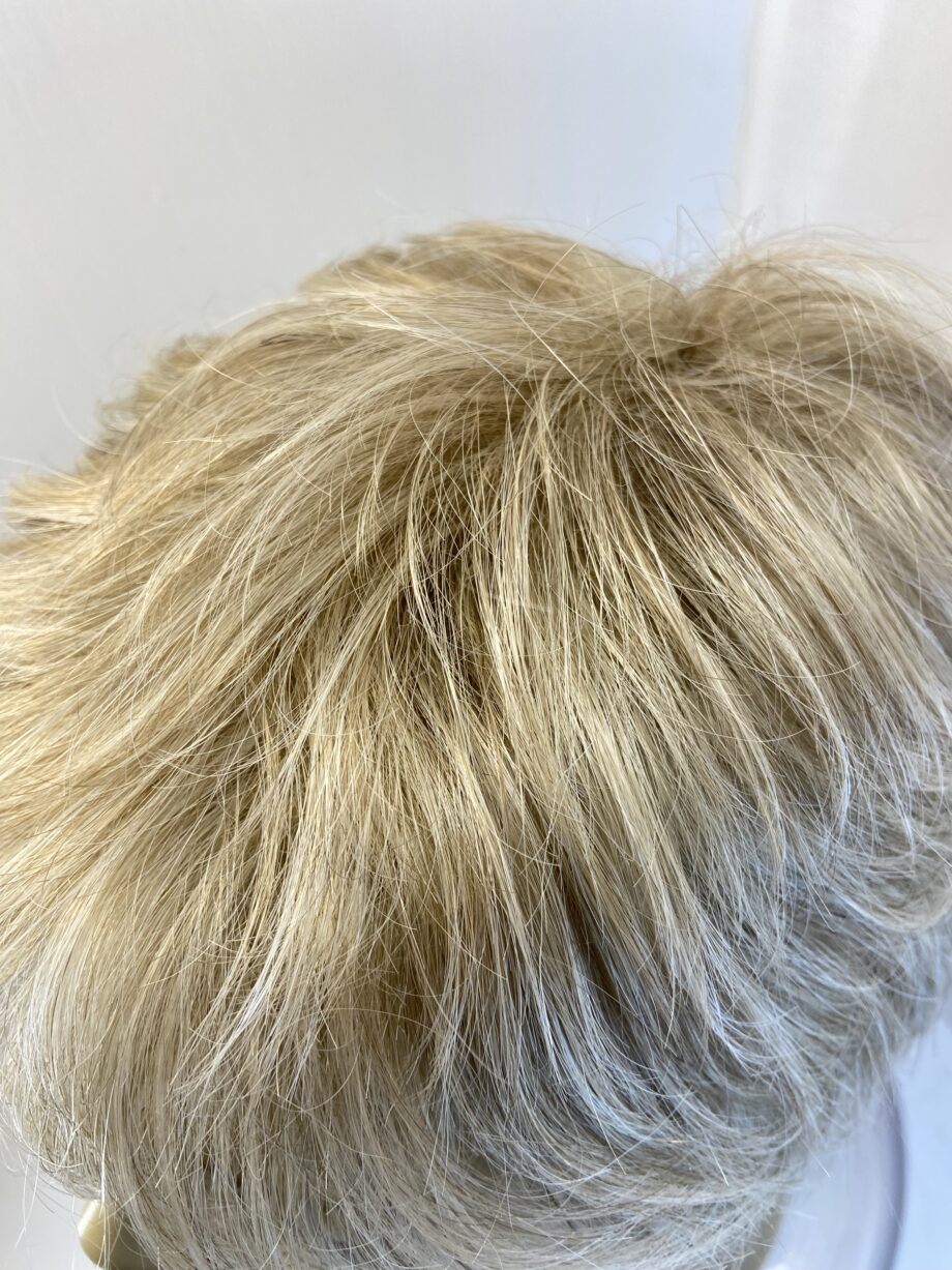 Short blonde soft wig. Blsw615