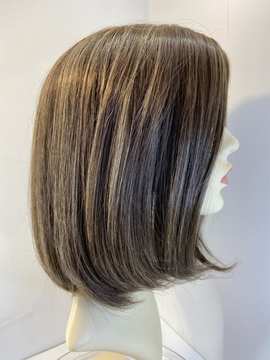 Long brown designer wig. Brms732