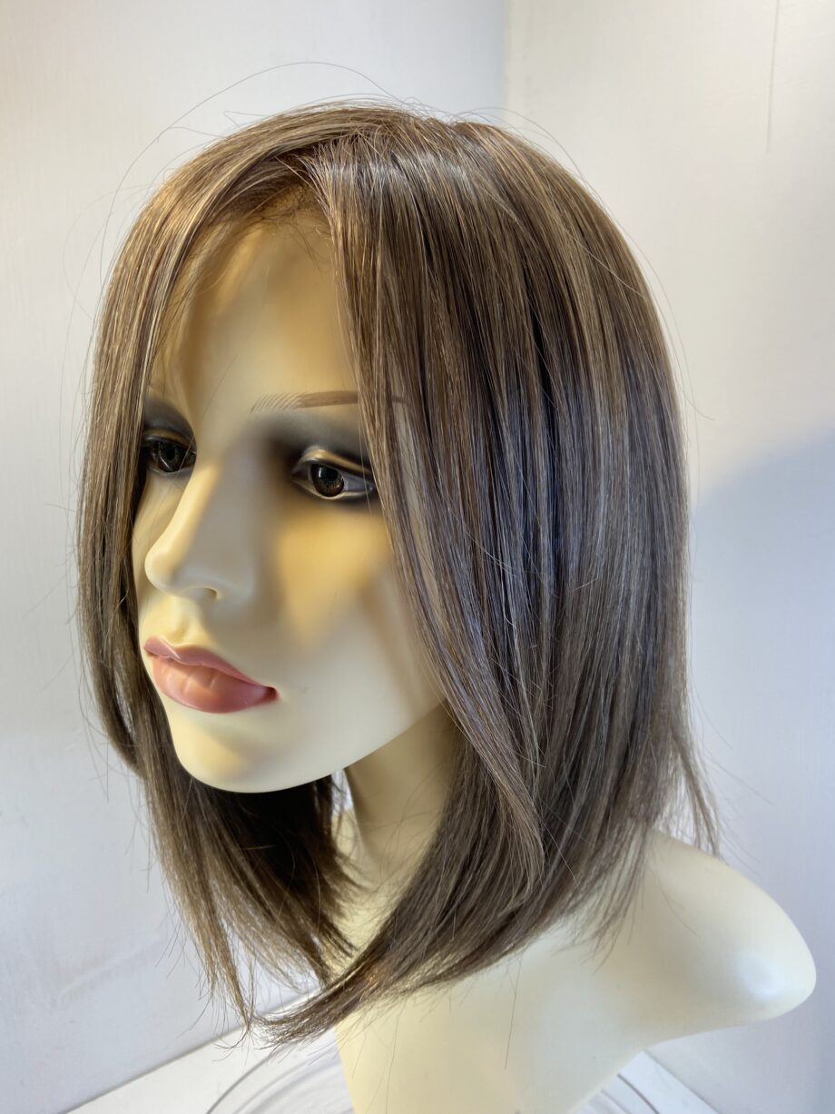 Long brown designer wig. Brms732