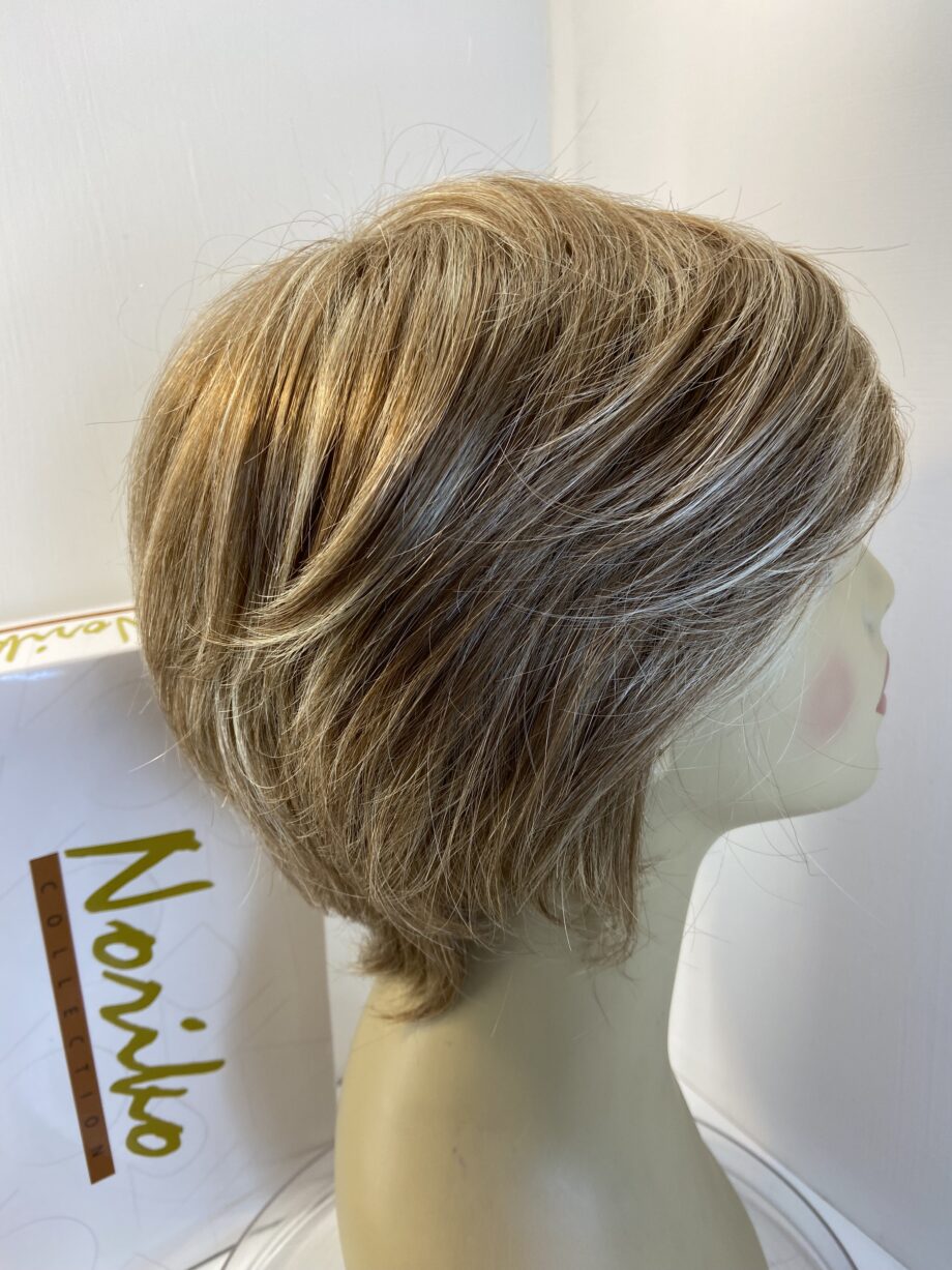 Blonde designer wig. Bblss496