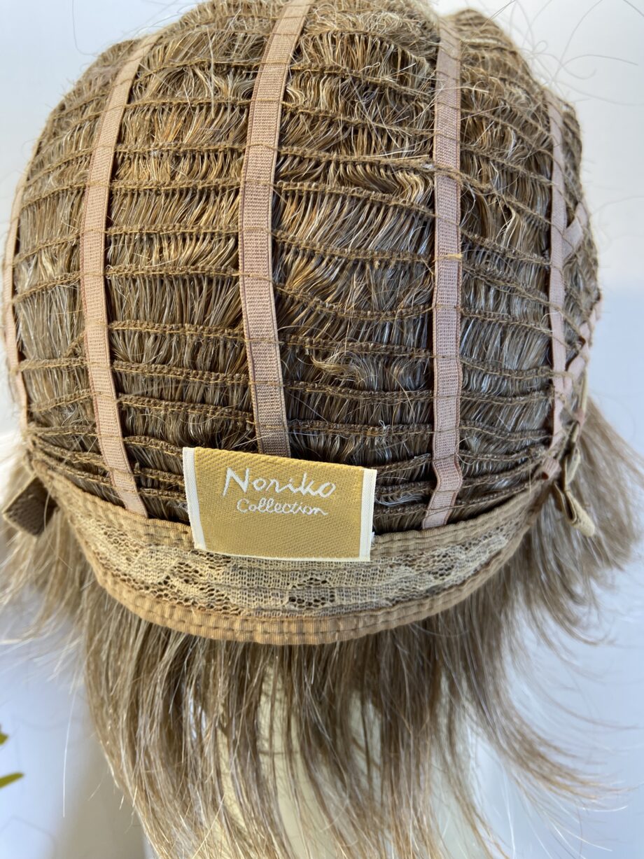 Blonde designer wig. Bblss496