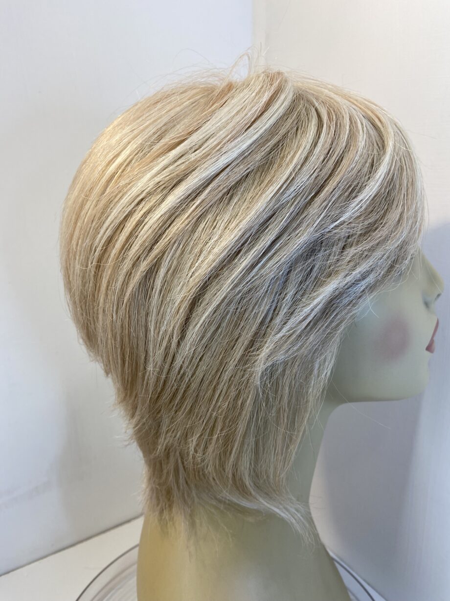 Blonde short super soft wig. Blms735
