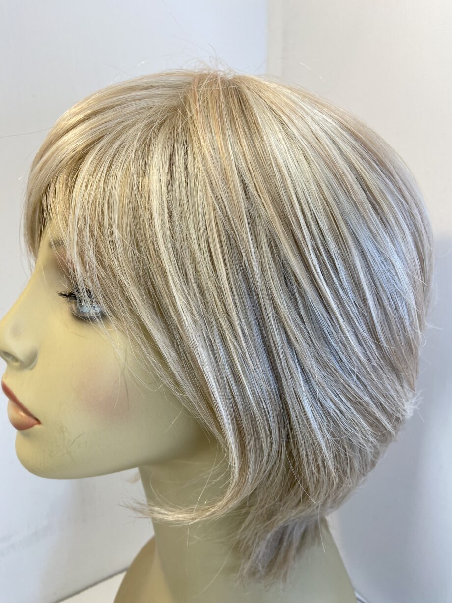 Blonde short super soft wig. Blms735