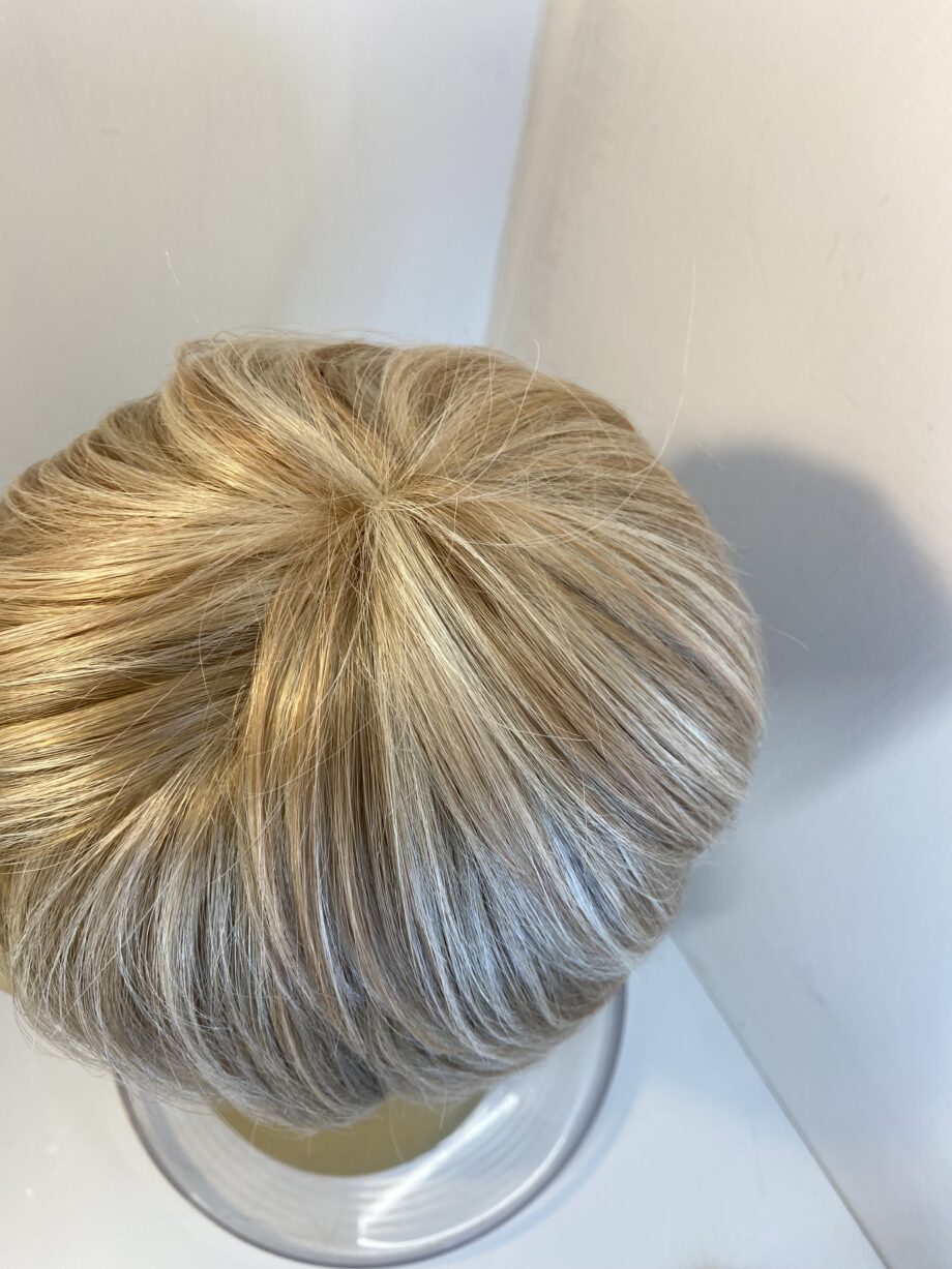 Blonde short super soft wig. Blms735