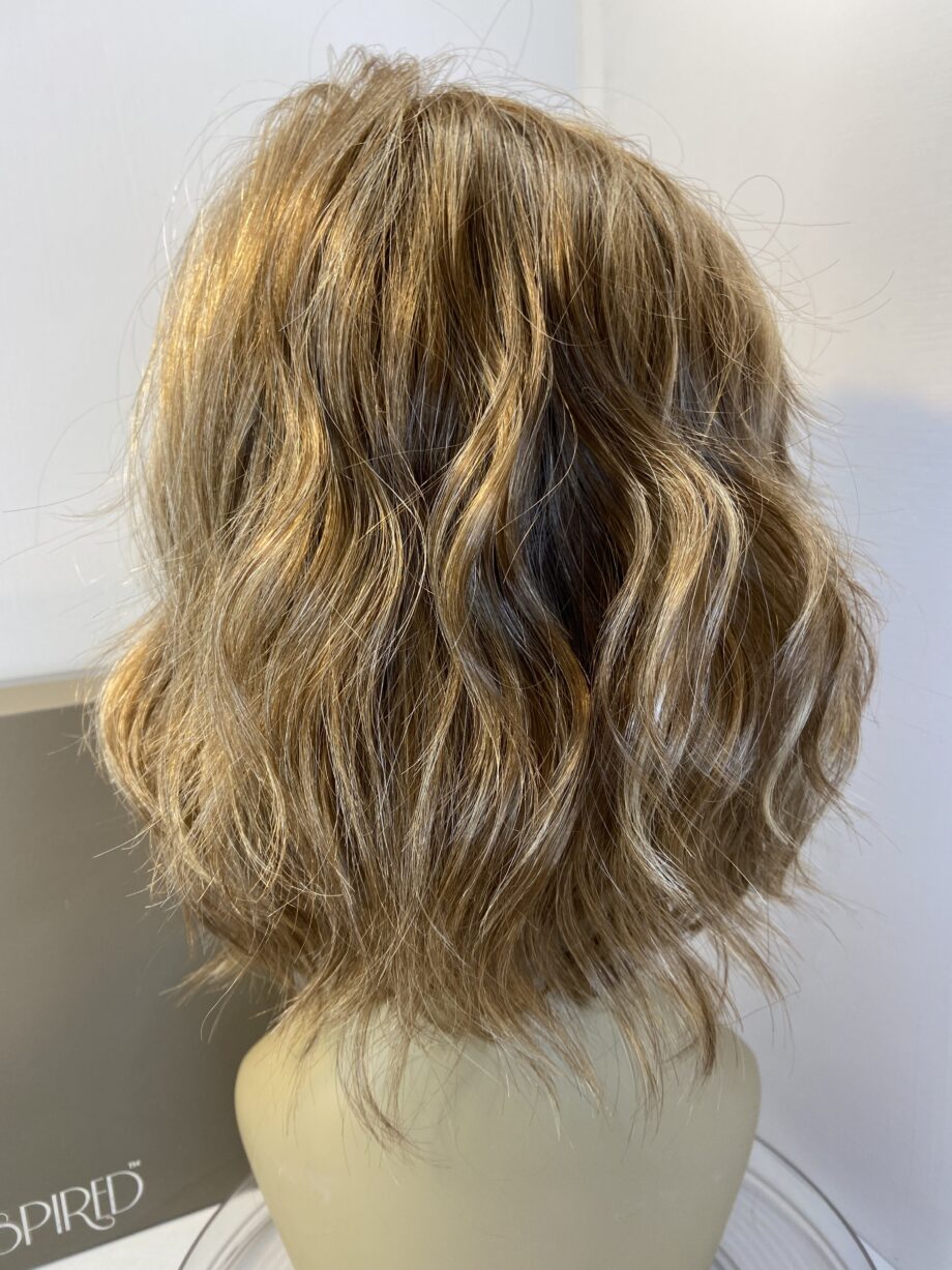 New caramel glow inspired wavy wig. Bblwm497