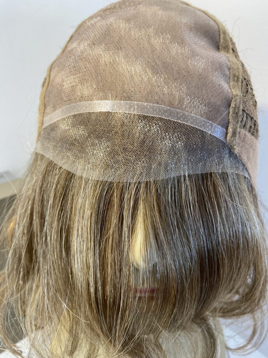 New caramel glow inspired wavy wig. Bblwm497